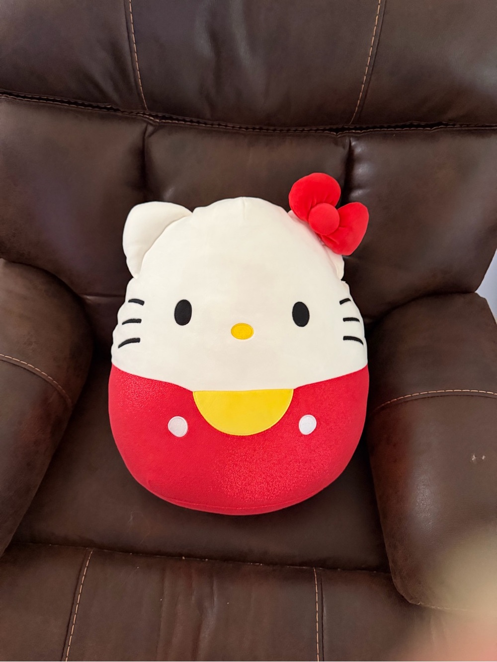 Jumbo hello kitty Squishmallow